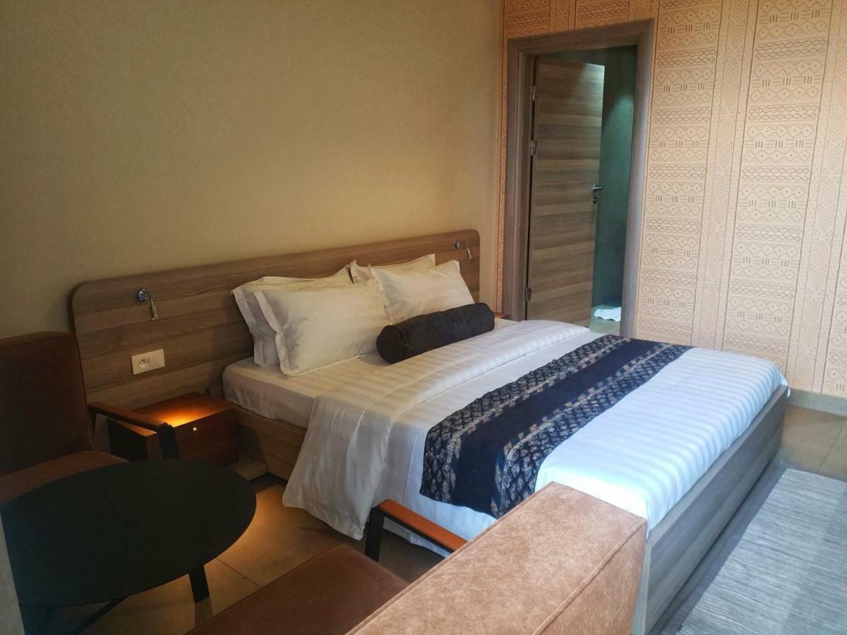 Roots Hotel Apartments Абіджан Екстер'єр фото